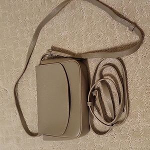 Cuyana tan leather purse